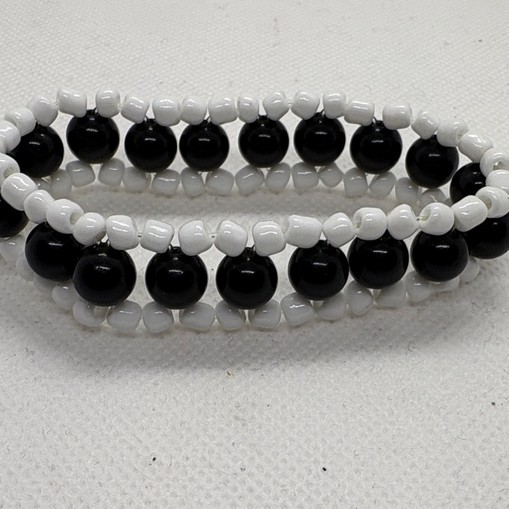 Chic Black and White Beaded Bracelet
